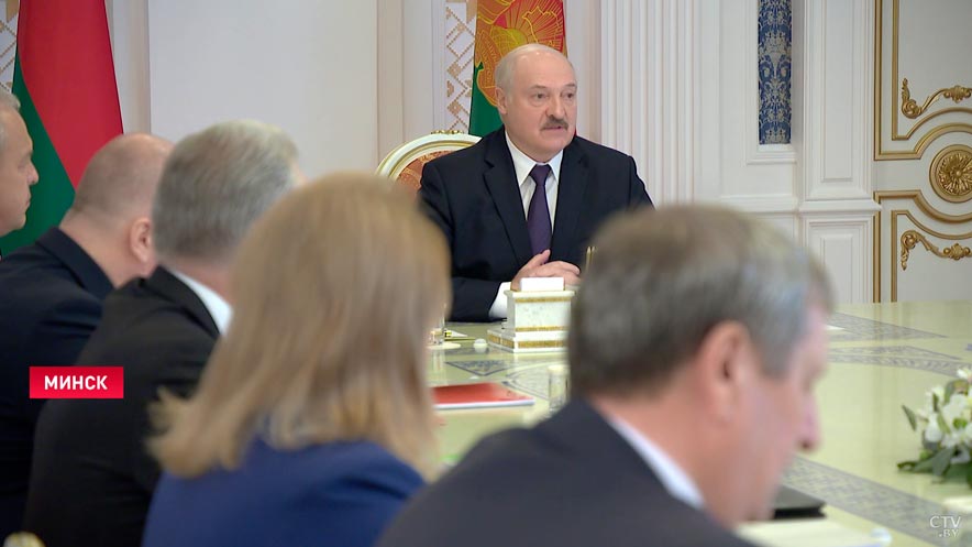 Поручения Президента и мнения экспертов. Самое главное из встречи Лукашенко с Конституционной комиссией-13