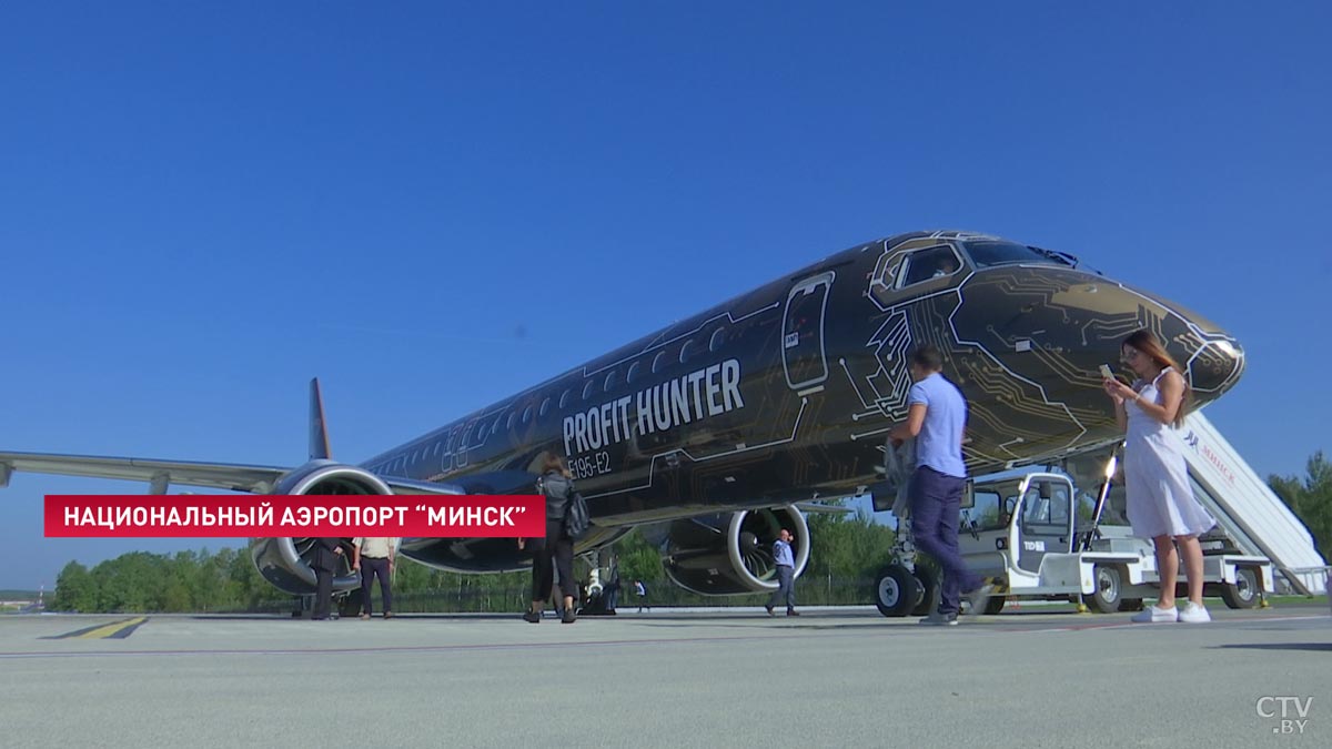 Самый тихий и экологичный самолёт в мире Embraer 195-Е2 прилетел в Минск-1