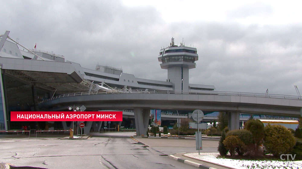 В аэропорту Минска со взлётно-посадочной полосы выкатился самолёт-1