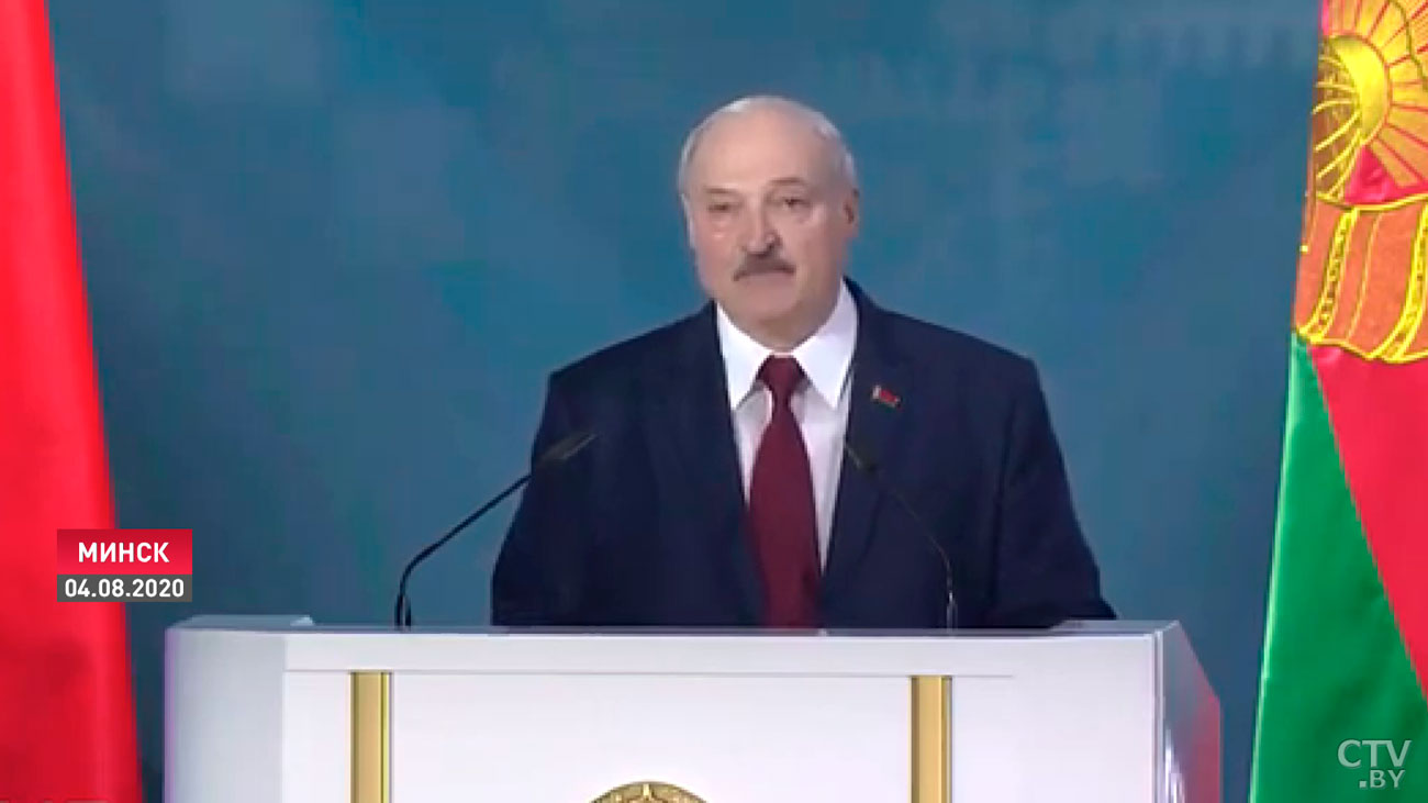 Громкая цитата Лукашенко тогда стала названием песни и попала на футболки. Самые яркие моменты Посланий разных лет-4