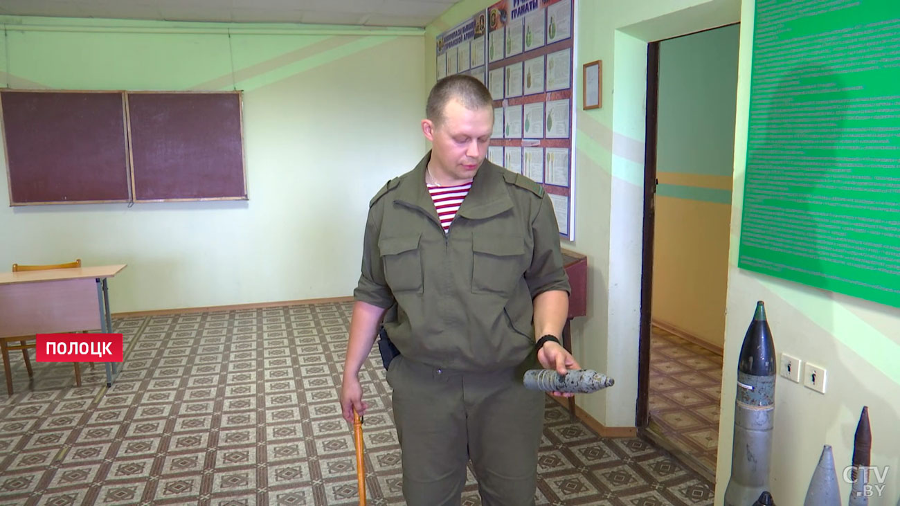 Сапёр в одиночку обезвредил семь боеприпасов, которые находились в машине. Сейчас он награждён медалью «За отвагу»-4