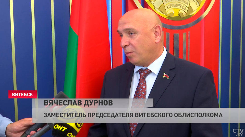 «Не могли оставить эту ситуацию». Семье латвийского мальчика, взявшего интервью у Лукашенко, вручили белорусские паспорта-6