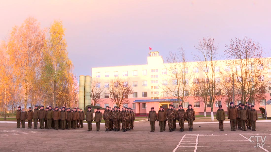 Новый формат чествования. Родителям лучших военнослужащих лично передали благодарность от министра обороны-1
