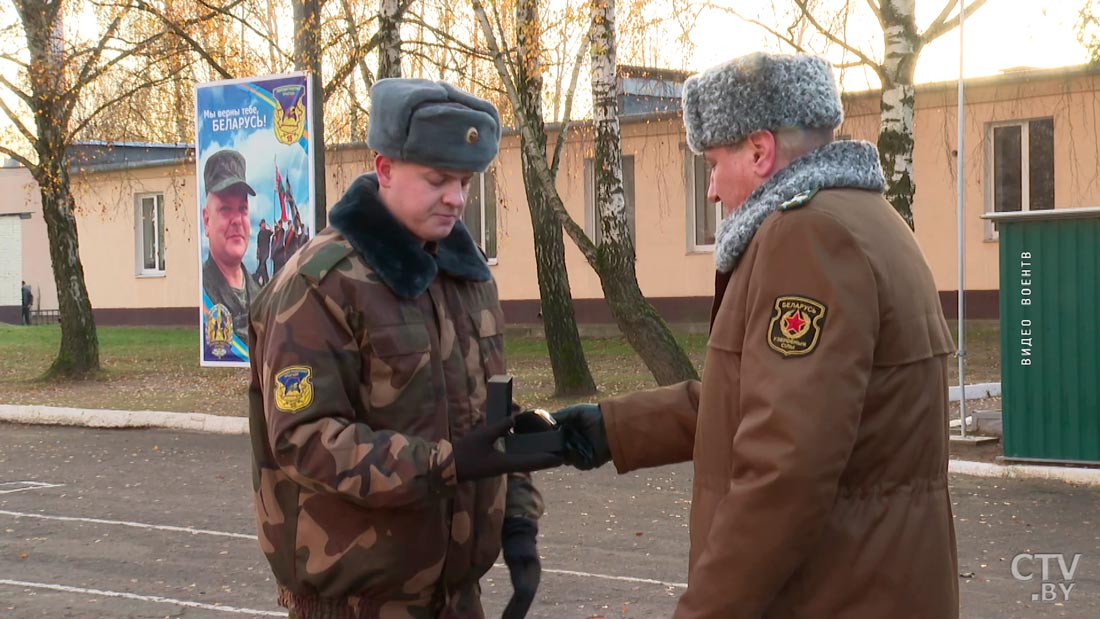 Новый формат чествования. Родителям лучших военнослужащих лично передали благодарность от министра обороны-10