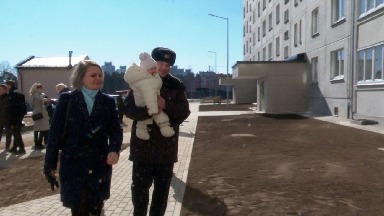 «Идеальна, всё с ремонтом». Семьям военнослужащих вручили ключи от квартир
