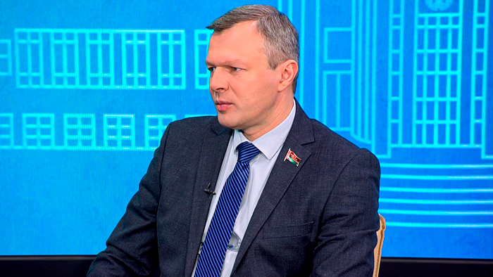 Будем учитывать опыт КПСС. Какой будет партия «Белая Русь», рассказал Олег Романов