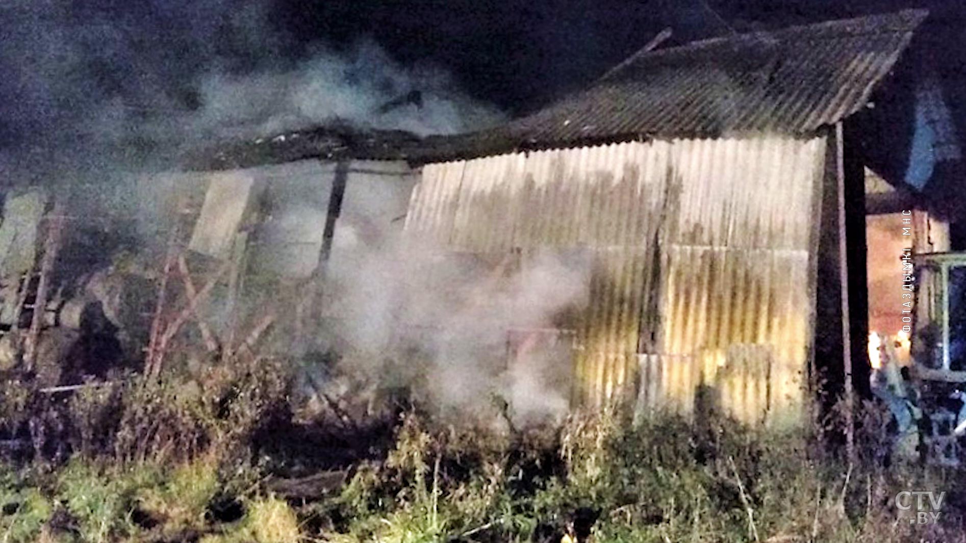В Вилейском районе сгорело 5 тонн сена. Люди не пострадали-1