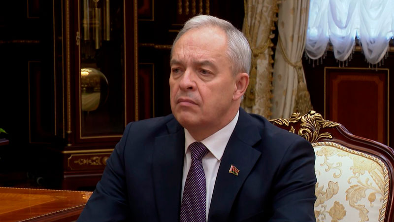 Лукашенко принял с докладом главу Администрации Президента