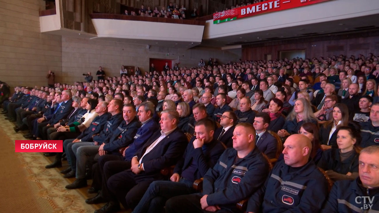 «Должны людям говорить правду». Сергеенко обсудил с белорусами военно-политическую обстановку-13