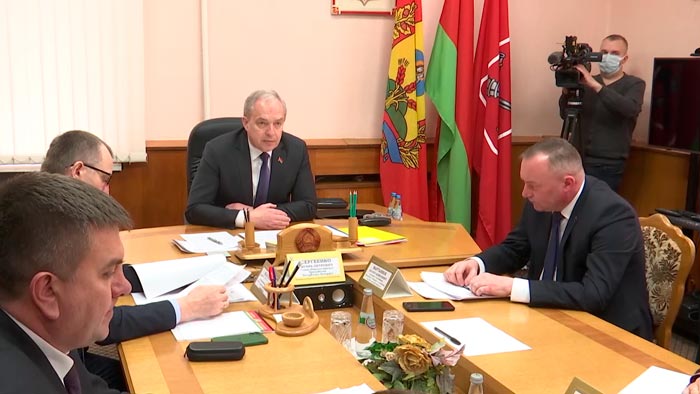 «Каких-либо серьёзных проблемных вопросов сегодня не прозвучало». Игорь Сергеенко провёл встречу по посевной