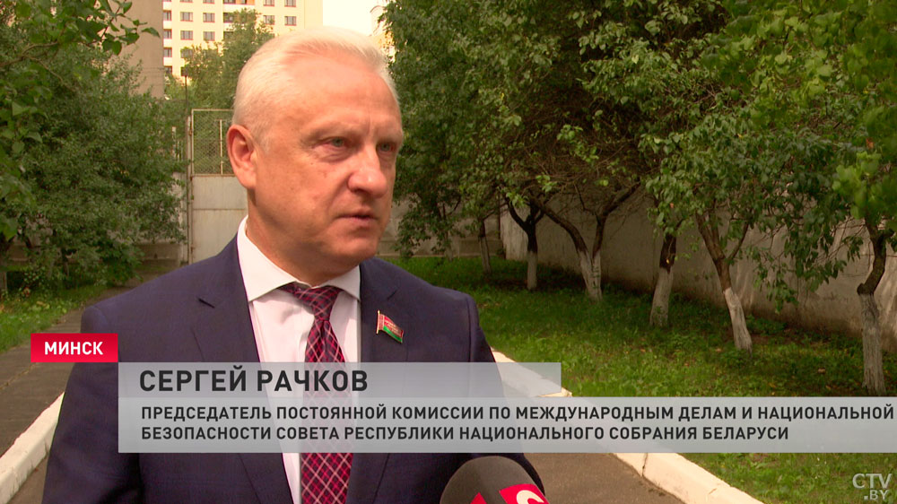 Здесь печатают Конституцию и паспорта граждан Беларуси. Сенатор Сергей Рачков посетил Дом печати-11