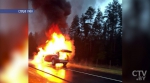 В Слуцком районе во время движения загорелся Dodge Caravan: кадры с места событий