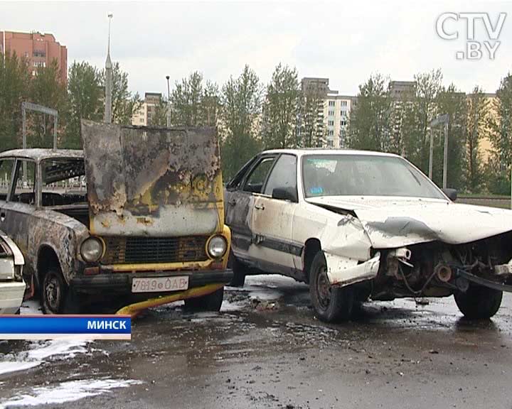 В Минске горит автохлам: за сутки в столице по разным причинам сгорело около 7 машин