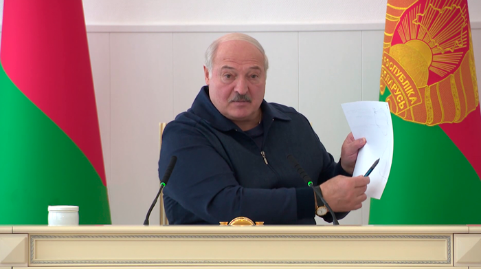 Отклонения недопустимы: Лукашенко поставил сроки для завершения посевной. Кто в ответе за удачный урожай?