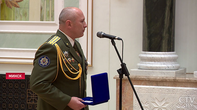 Александр Лукашенко вручил госнаграды военнослужащим Службы безопасности Президента -18 Александр Лукашенко вручил госнаграды военнослужащим Службы безопасности Президента -18