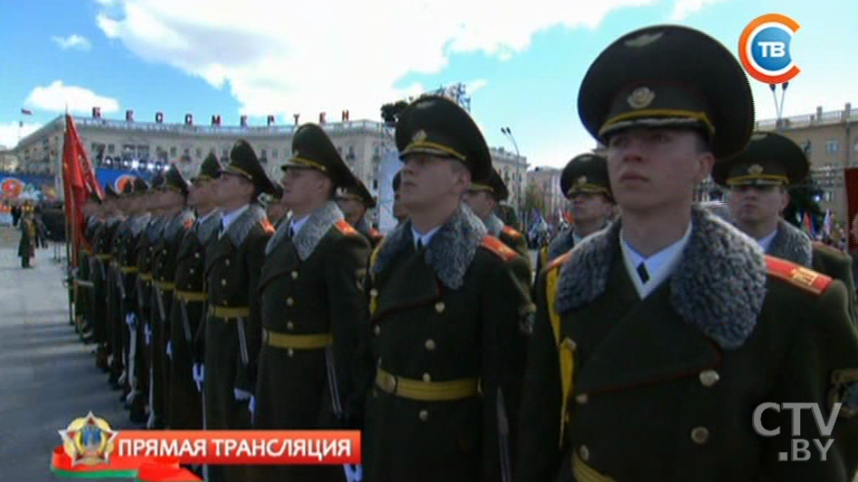 Фотофакт: Республиканская акция «Беларусь помнит!» с возложением венков к монументу Победы-17