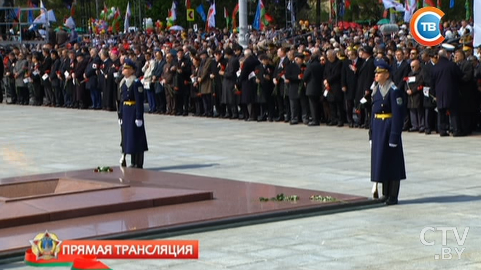 Фотофакт: Республиканская акция «Беларусь помнит!» с возложением венков к монументу Победы-21