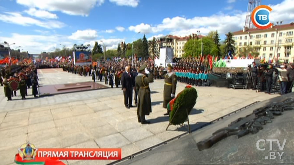 Фотофакт: Республиканская акция «Беларусь помнит!» с возложением венков к монументу Победы-41