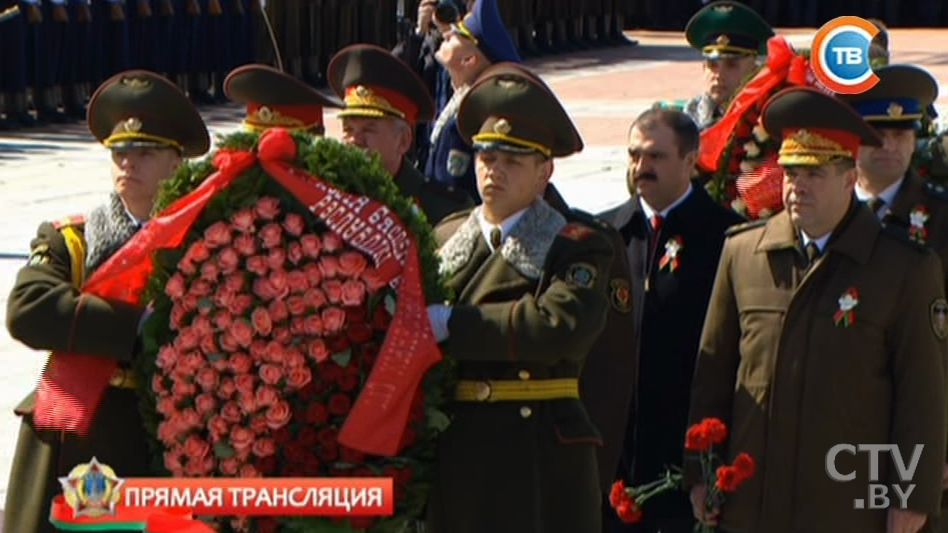 Фотофакт: Республиканская акция «Беларусь помнит!» с возложением венков к монументу Победы-61