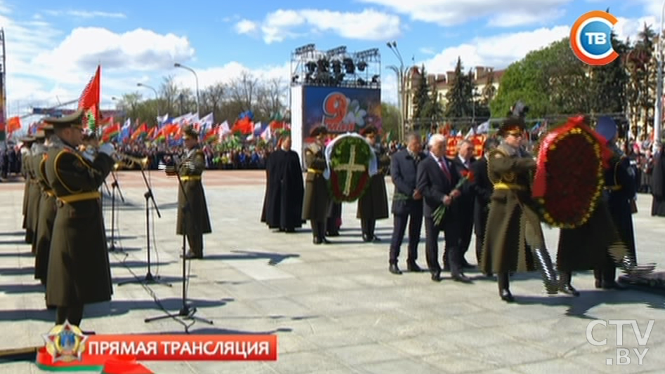 Фотофакт: Республиканская акция «Беларусь помнит!» с возложением венков к монументу Победы-69