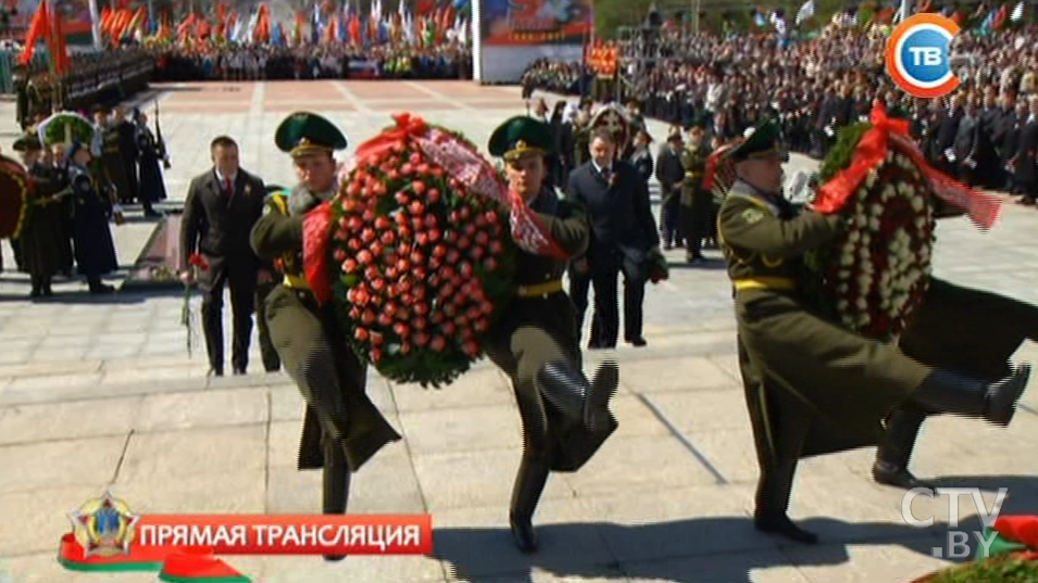 Фотофакт: Республиканская акция «Беларусь помнит!» с возложением венков к монументу Победы-73