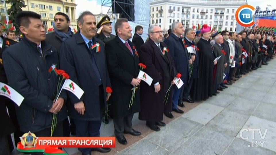 Фотофакт: Республиканская акция «Беларусь помнит!» с возложением венков к монументу Победы-87