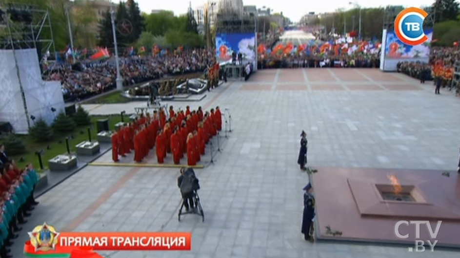 Фотофакт: Республиканская акция «Беларусь помнит!» с возложением венков к монументу Победы-99