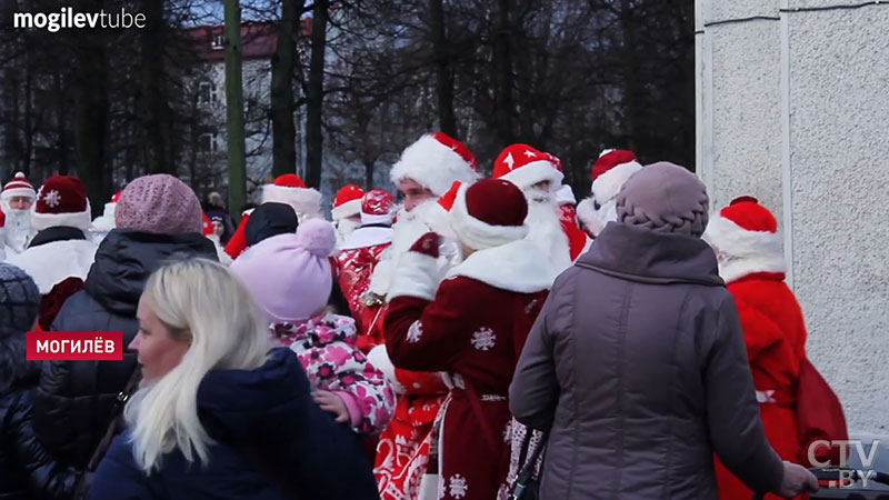 «Дед Мороз – чемпион». Шествие новогодних персонажей состоялось в Могилёве -3