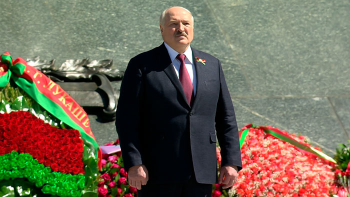 Лукашенко на церемонии возложения венков: «Нас, белорусов, русских, украинцев, они хотели стереть с лица земли»