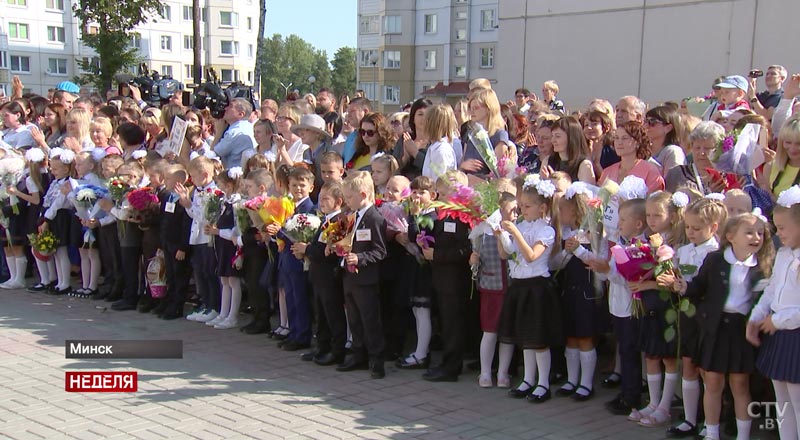 «Как с родным дядей болтала». Ученики новой школы в Минске пообщались с Президентом. На какие вопросы отвечал глава государства?-1