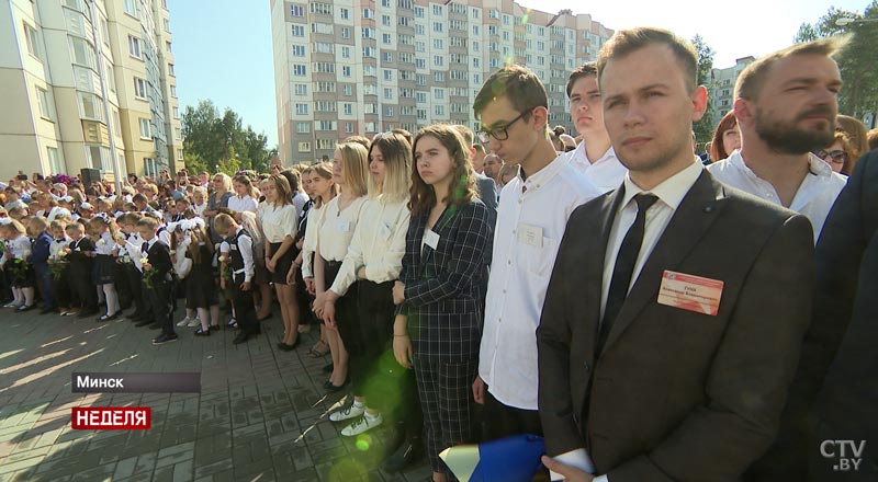 «Как с родным дядей болтала». Ученики новой школы в Минске пообщались с Президентом. На какие вопросы отвечал глава государства?-22