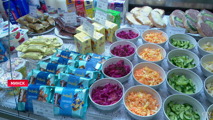 Шашлыки, пельмени, куриные маффины. Премьер-министр побывал в минской школе и оценил обновлённое меню-21