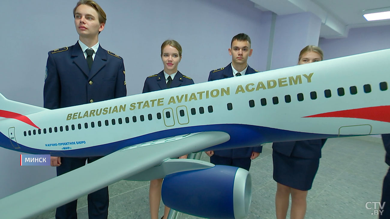 В 1-й класс собирал сына и министр образования. Для кого ещё этот День знаний стал по-настоящему особенным?-19