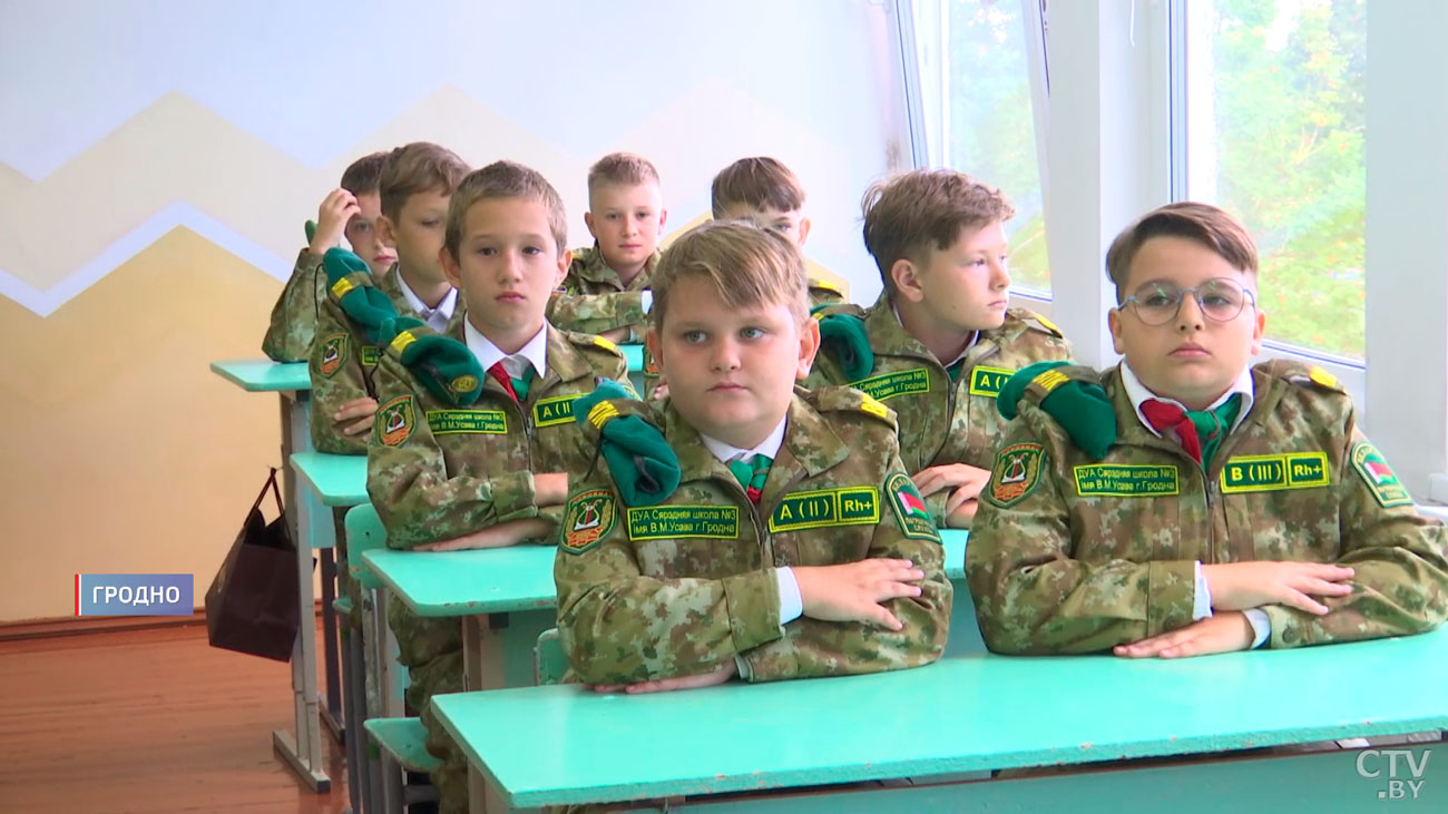 В 1-й класс собирал сына и министр образования. Для кого ещё этот День знаний стал по-настоящему особенным?-40
