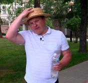 «Это не слишком уместно». Почему белорусы не носят головные уборы в жару?