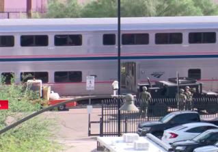 В США неизвестный открыл стрельбу в вагоне поезда. Есть погибший и раненые