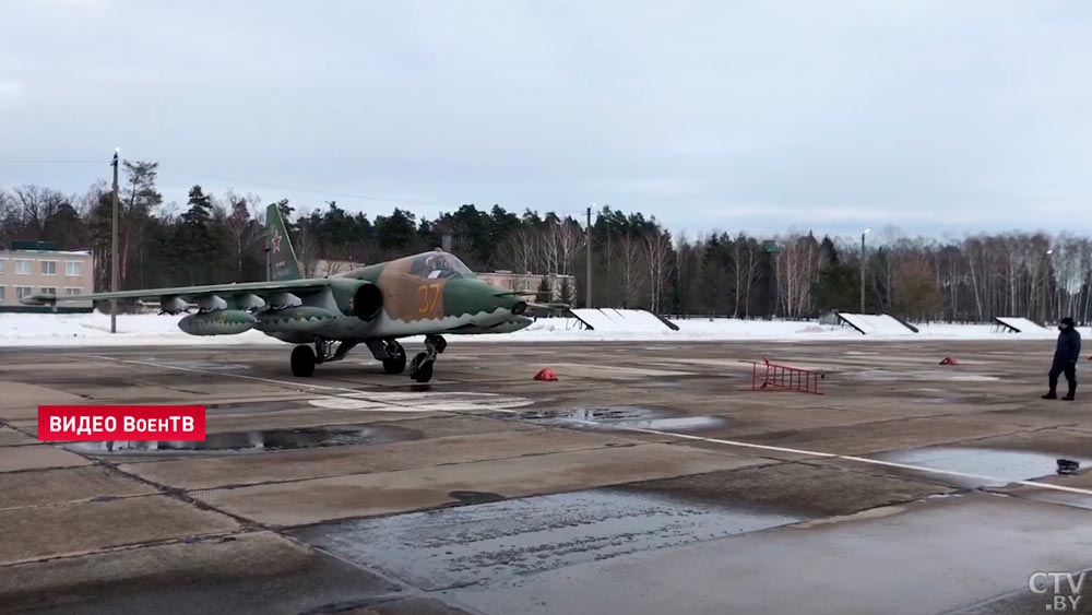 На учения в Беларусь прибыли российские штурмовики-4