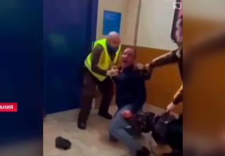 В Испании полицейские натравили служебную собаку на мужчину без маски