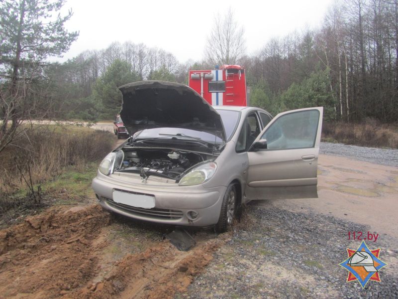 Под Гродно Citroen без водителя скатился в озеро-1