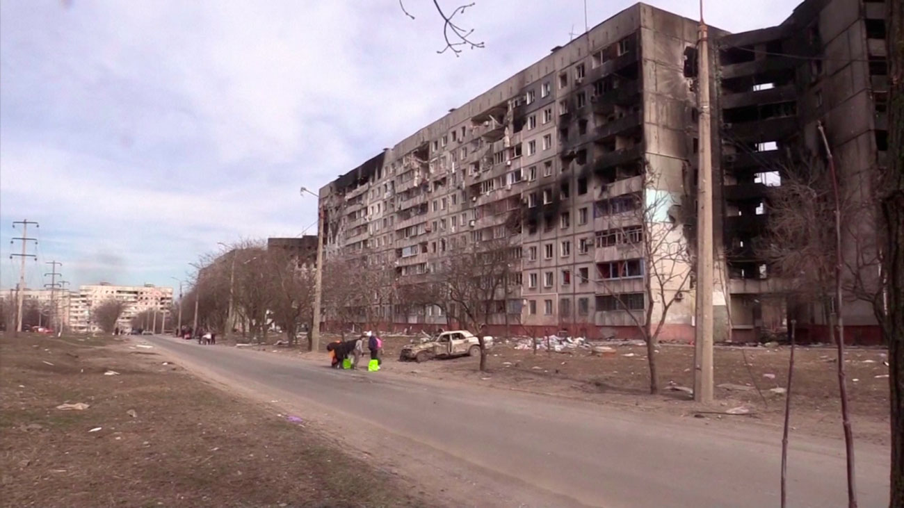 «Пострадал соседний дом, в крышу попали. В нашем доме окна повылетали». Жительница Донбасса рассказала о ситуации-1