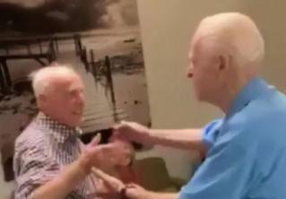 Братья впервые встретились спустя 75 лет. Они думали, что их убили на войне