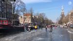 «Сейчас я хочу быть в Амстердаме»: впервые за 6 лет в Нидерландах замёрзли каналы