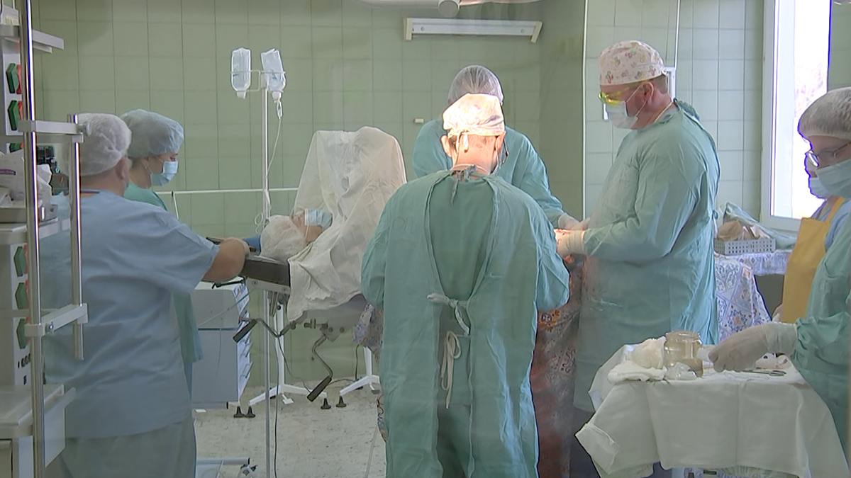 За медицинской помощью в Жодино едут из многих районов Беларуси. Рассказываем, какие сложные операции там проводят