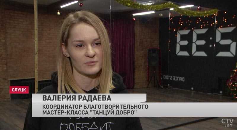 «Нужно держать хвост пистолетом». Танцевальный флешмоб прошёл в Слуцке в поддержку онкобольной девушки-10