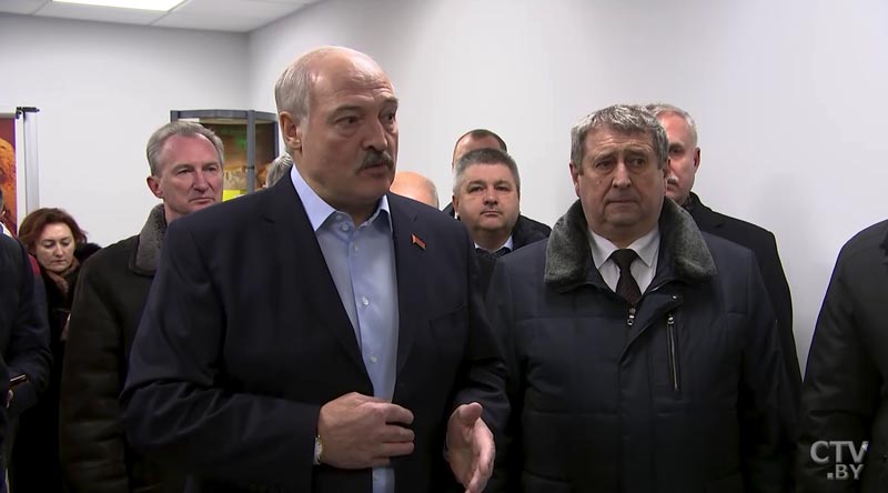 В Слуцке 5 человек выпили жидкость, которая показалась им алкоголем