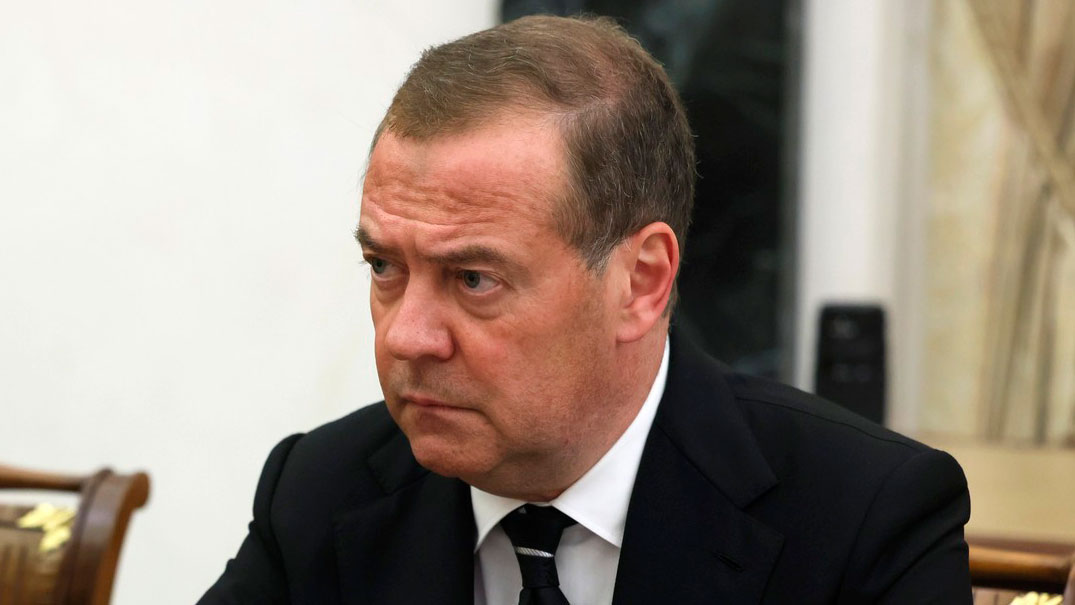 Медведев предупредил Зеленского, что от оружия РФ не спасет бомбоубежище