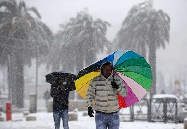 Сильнейшая за 60 лет снежная буря обрушилась на Израиль. Более 300 человек пострадали из-за переохлаждения