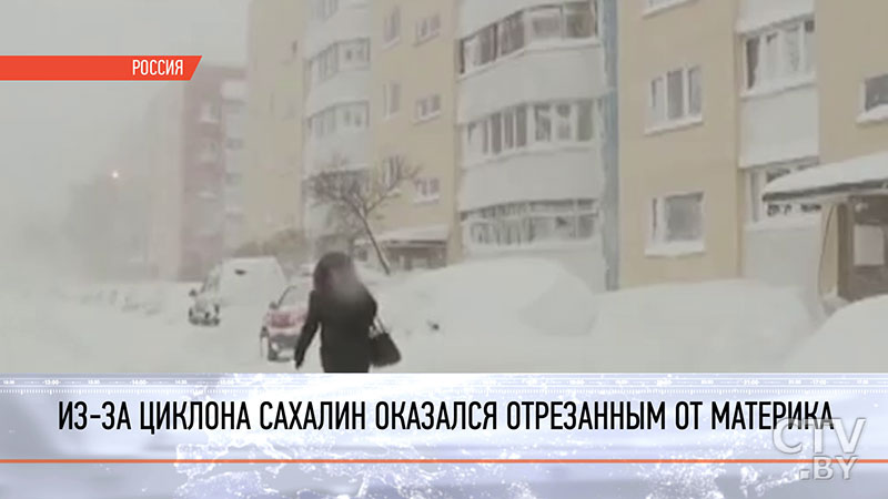 Первый снег в Гомеле: дорожные службы вышли на расчистку улиц, в центрах шиномонтажа – очереди