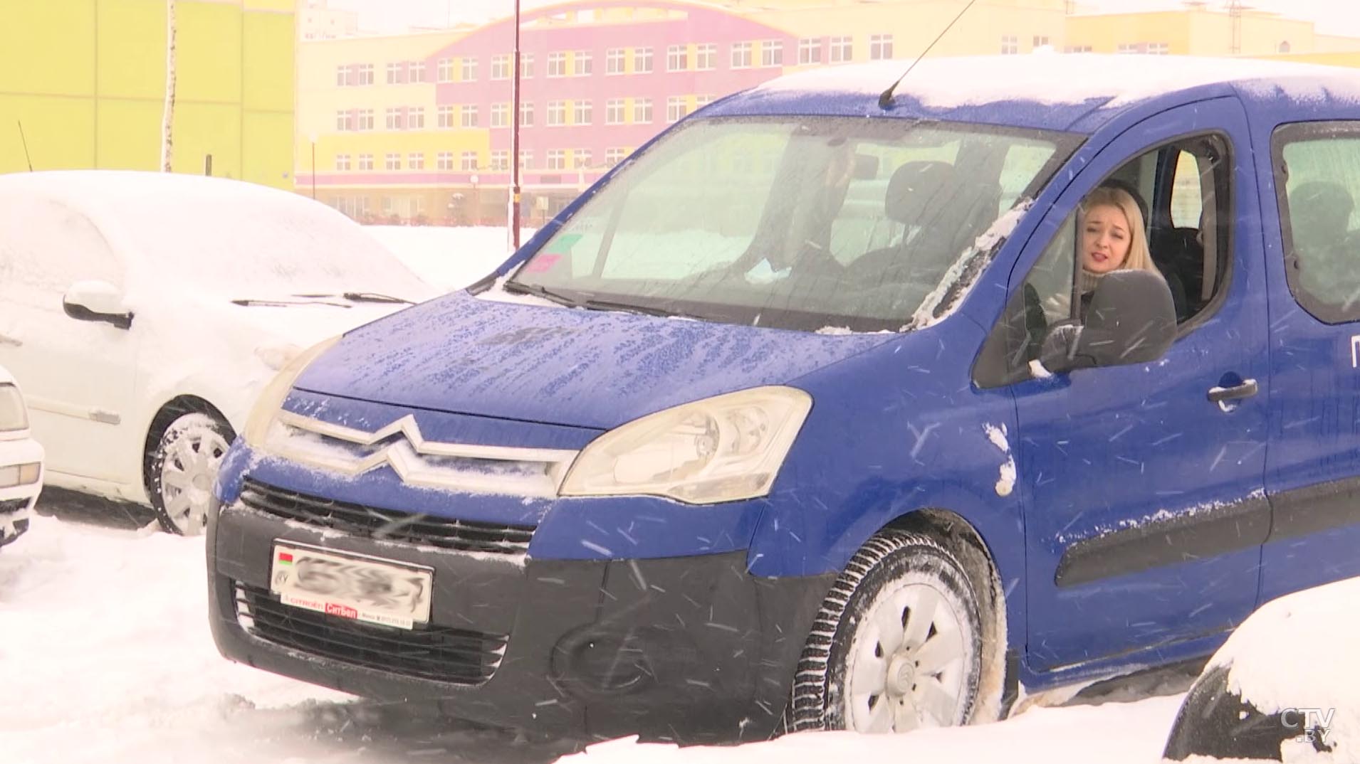 Аварии, пробки, а в Гродно побит 50-летний рекорд. Последствия снегопадов в Беларуси-19