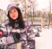 «Уже второй раз». Почему в Гродно жители одного из домов вышли на помощь коммунальщикам?